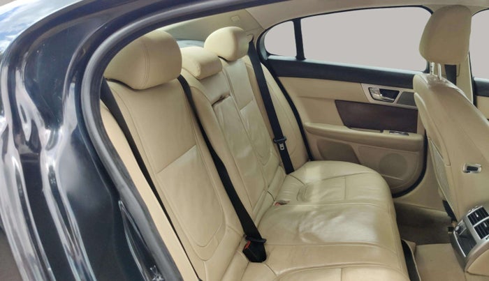 2015 Jaguar XF 2.2 DIESEL LUXURY, Diesel, Automatic, 52,618 km, Right Side Rear Door Cabin