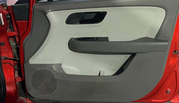 2020 Tata ALTROZ XE PETROL, Petrol, Manual, 31,534 km, Driver Side Door Panels Control