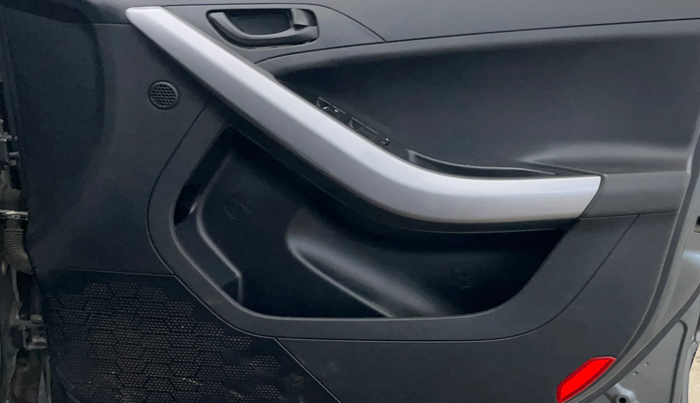 2022 Tata NEXON XM SUNROOF PETROL, Petrol, Manual, 37,635 km, Driver Side Door Panels Control