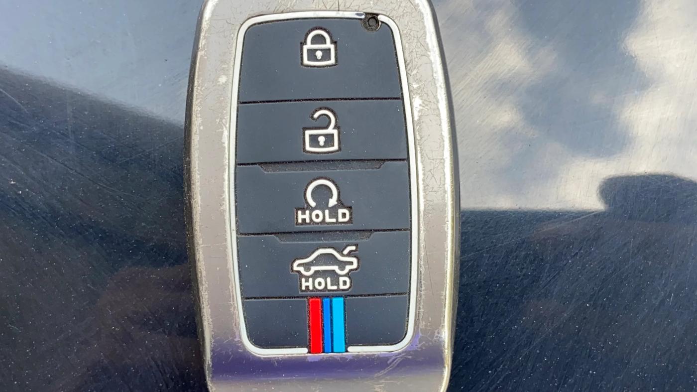2023 KIA SONET HTX 1.0 IMT, Petrol, Manual, 50,255 km, Key Close Up