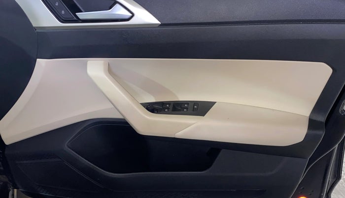 2025 Volkswagen VIRTUS TOPLINE TSI 1.0 AT, Petrol, Automatic, 1,528 km, Driver Side Door Panels Control
