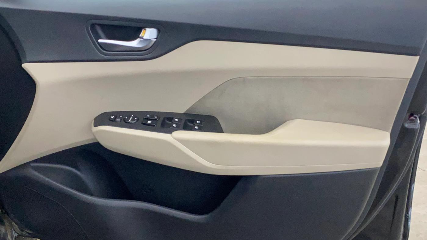 2021 Hyundai Verna SX 1.5 VTVT, Petrol, Manual, 66,171 km, Driver Side Door Panels Control