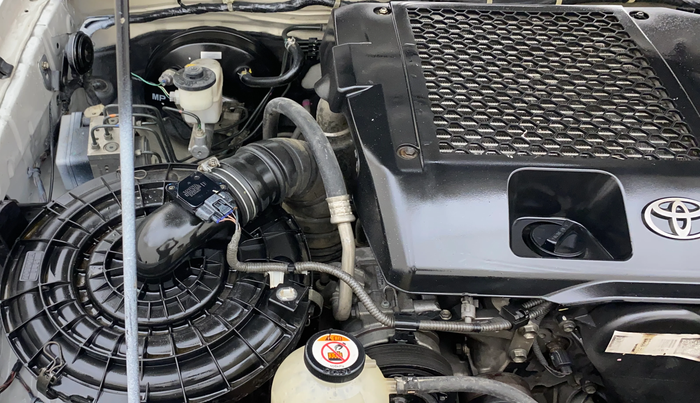 2014 Toyota Fortuner 3.0 4X2 AT, Diesel, Automatic, 82,343 km, Engine View - Right