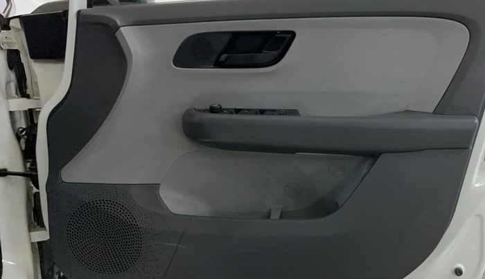2021 Tata ALTROZ XE PETROL, Petrol, Manual, 54,456 km, Driver Side Door Panels Control