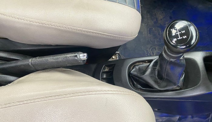 2015 Maruti Wagon R 1.0 VXI, Petrol, Manual, 70,351 km, Gear Lever