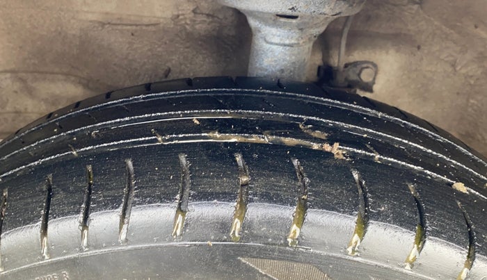 2015 Maruti Wagon R 1.0 VXI, Petrol, Manual, 70,351 km, Left Front Tyre Tread