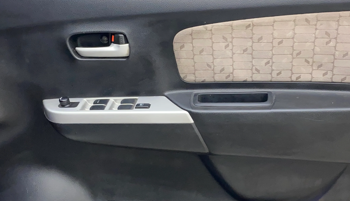 2015 Maruti Wagon R 1.0 VXI, Petrol, Manual, 1,32,558 km, Driver Side Door Panels Control