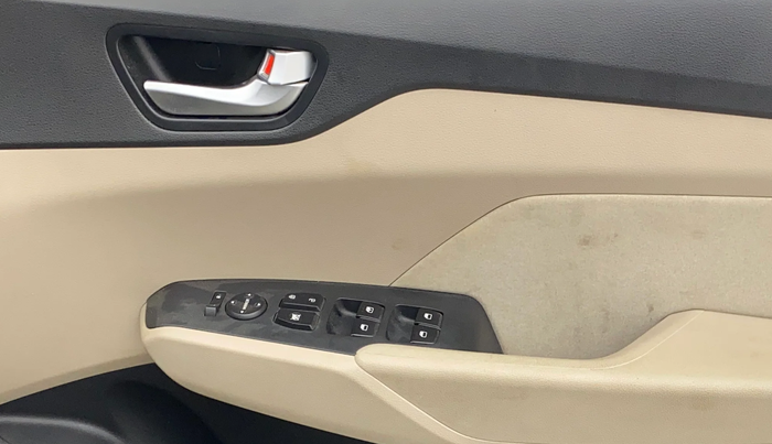 2019 Hyundai Verna 1.4 EX PETROL, Petrol, Manual, 66,837 km, Driver Side Door Panels Control