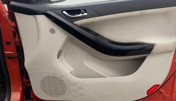 2020 Tata NEXON XZA PLUS PETROL, Petrol, Automatic, 74,876 km, Driver Side Door Panels Control