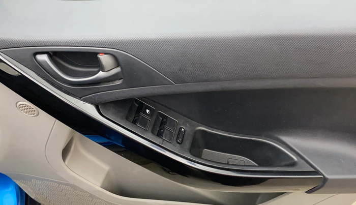 2018 Tata NEXON XMA PETROL, Petrol, Automatic, 54,039 km, Driver Side Door Panels Control