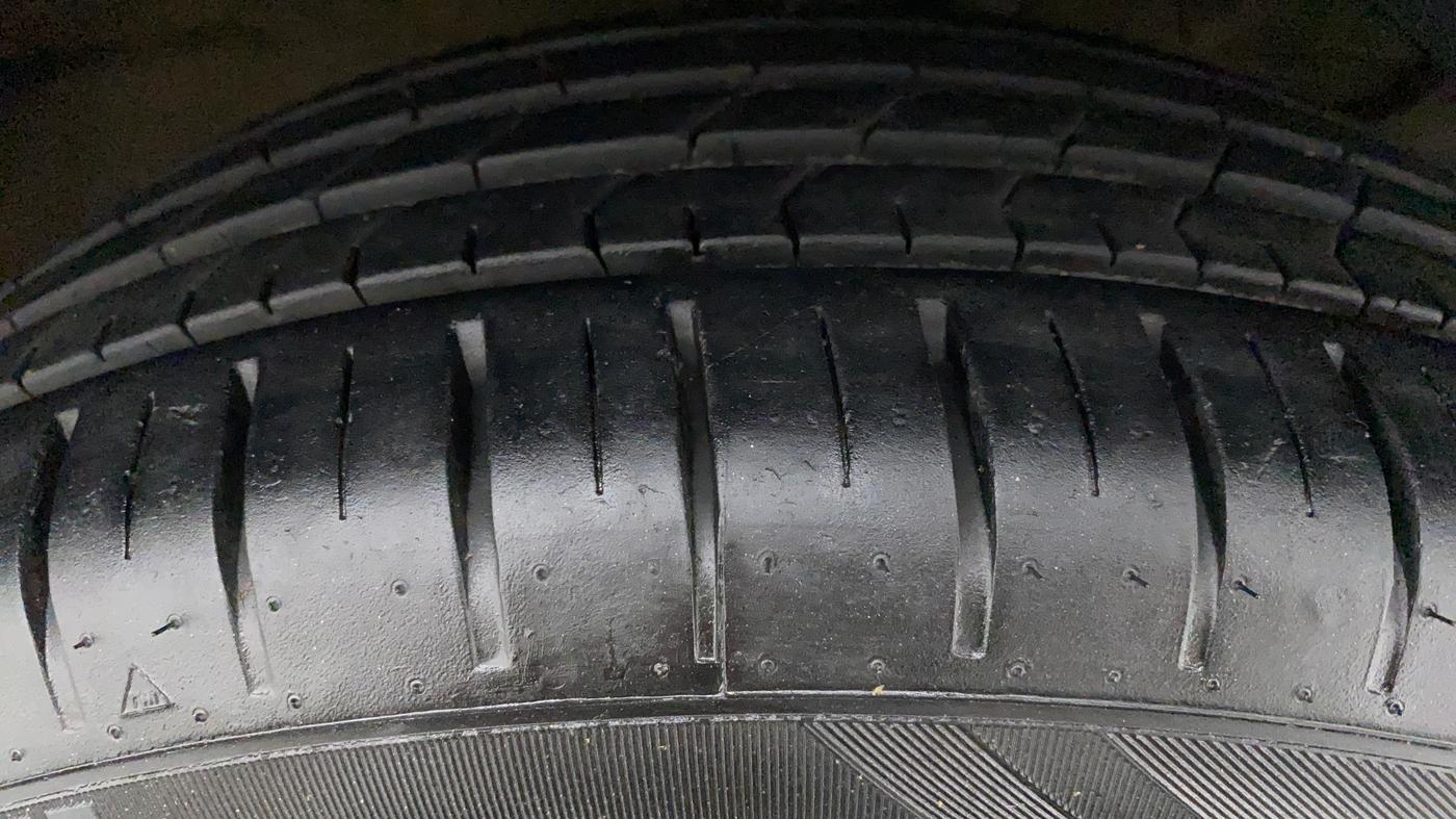 2021 Maruti Baleno ZETA PETROL 1.2, Petrol, Manual, 19,771 km, Right Front Tyre Tread