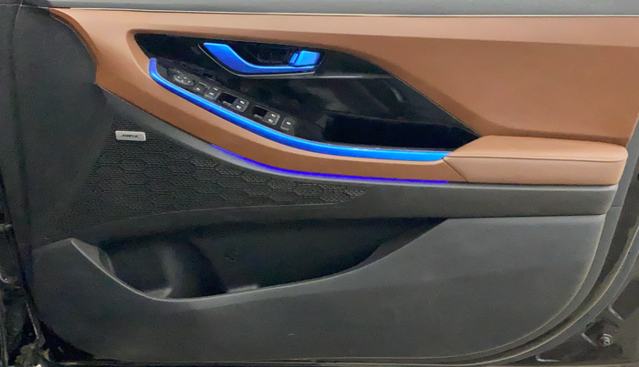 2022 Hyundai ALCAZAR 2.0 SIGNATURE (O) AT 6STR, CNG, Automatic, 32,844 km, Driver Side Door Panels Control