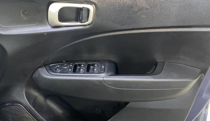 2019 Hyundai VENUE S 1.2, Petrol, Manual, 31,594 km, Driver Side Door Panels Control