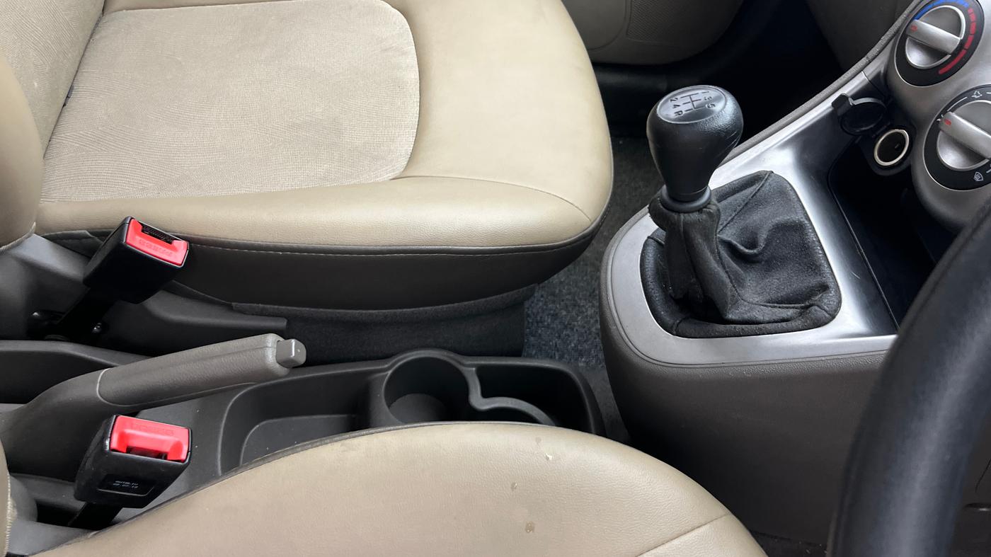 2013 Hyundai i10 MAGNA 1.2, Petrol, Manual, 24,278 km, Gear Lever