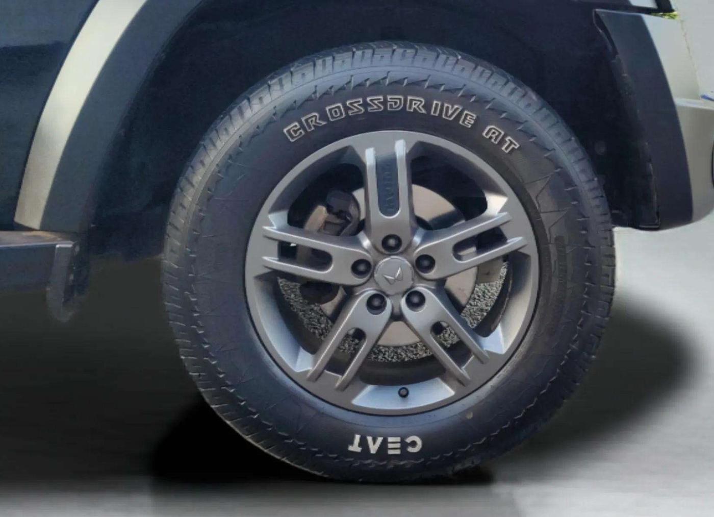 2023 Mahindra Thar LX D AT 4WD HT, Diesel, Automatic, 23,107 km, Right Front Wheel