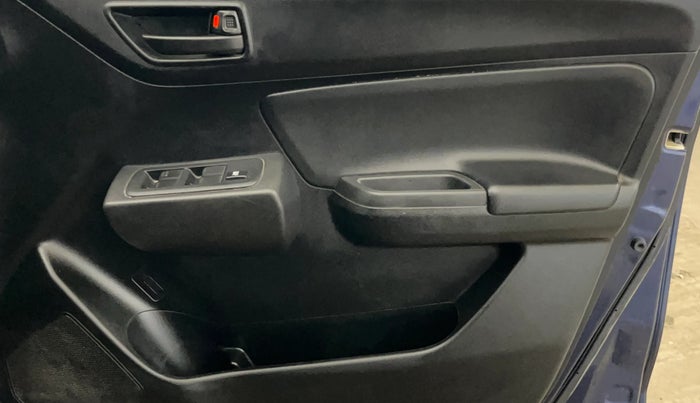 2021 Maruti Swift LXI, Petrol, Manual, 50,714 km, Driver Side Door Panels Control