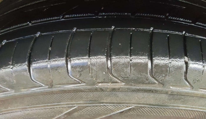 2019 Hyundai VENUE S 1.2, Petrol, Manual, 42,878 km, Right Front Tyre Tread