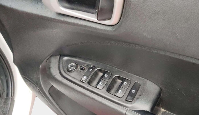 2019 Hyundai VENUE S 1.2, Petrol, Manual, 42,878 km, Driver Side Door Panels Control