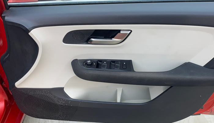 2022 Tata ALTROZ XZ PETROL, Petrol, Manual, 42,238 km, Driver Side Door Panels Control