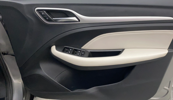 2021 MG ASTOR SAVVY 1.5 CVT, Petrol, Automatic, 40,061 km, Driver Side Door Panels Control