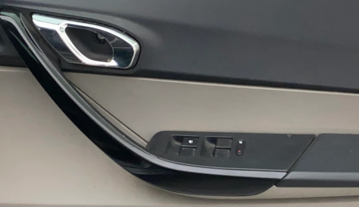 2018 Tata Tiago XZA PETROL, CNG, Automatic, 36,938 km, Driver Side Door Panels Control