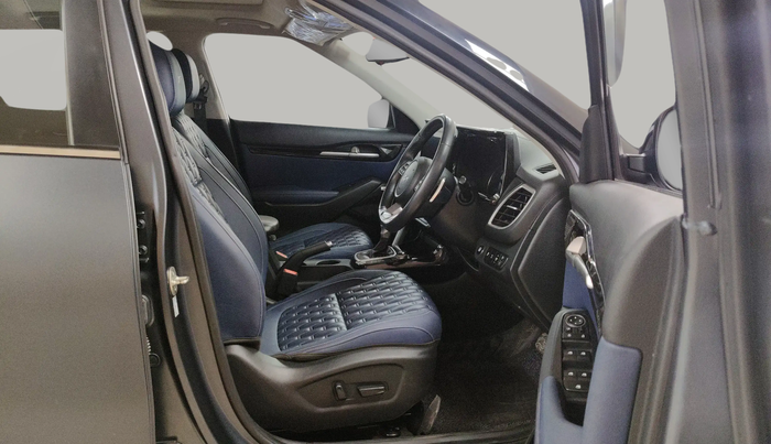 2023 KIA SELTOS X LINE 1.4 DCT, Petrol, Automatic, 31,016 km, Right Side Front Door Cabin