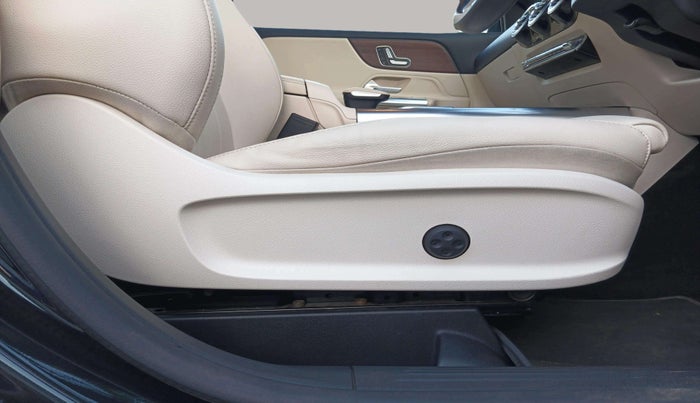 2023 Mercedes Benz GLA Class 220d, Diesel, Automatic, 26,055 km, Driver Side Adjustment Panel