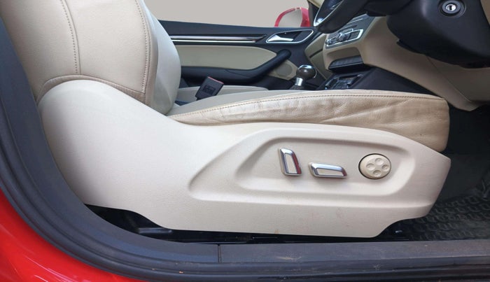2018 Audi Q3 30 TFSI Premium, Petrol, Automatic, 50,817 km, Driver Side Adjustment Panel