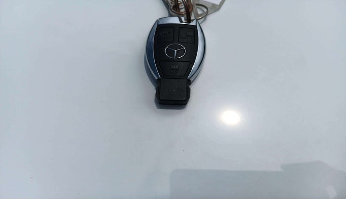 2015 Mercedes Benz E Class E 250 CDI AVANTGARDE, Diesel, Automatic, 47,802 km, Key Close Up