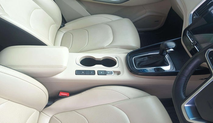 2022 MG HECTOR SHARP 1.5 PETROL CVT, Petrol, Automatic, 25,165 km, Gear Lever