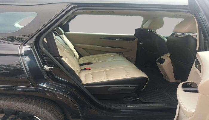 2022 MG HECTOR SHARP 1.5 PETROL CVT, Petrol, Automatic, 25,165 km, Right Side Rear Door Cabin