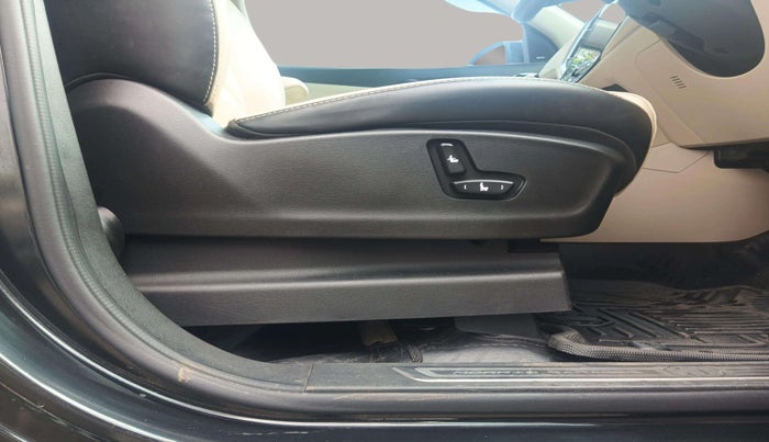 2022 MG HECTOR SHARP 1.5 PETROL CVT, Petrol, Automatic, 25,165 km, Driver Side Adjustment Panel