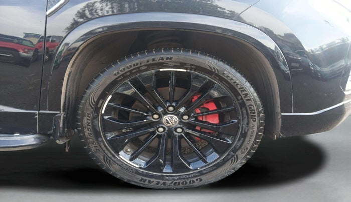 2022 MG HECTOR SHARP 1.5 PETROL CVT, Petrol, Automatic, 25,165 km, Right Front Wheel