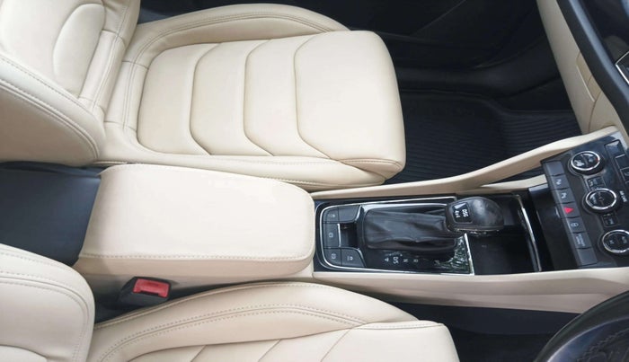 2017 Skoda Kodiaq STYLE 2.0 TDI 4X4 AT, Diesel, Automatic, 60,132 km, Gear Lever