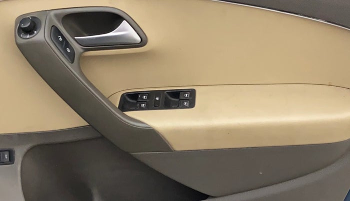 2017 Volkswagen Vento HIGHLINE 1.5 AT, Diesel, Automatic, 1,27,571 km, Driver Side Door Panels Control