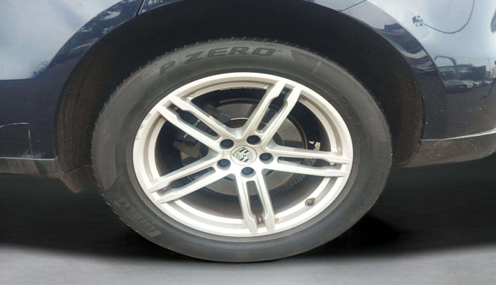 2021 Porsche Macan BASE, Petrol, Automatic, 34,430 km, Left Rear Wheel