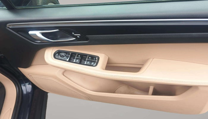 2021 Porsche Macan BASE, Petrol, Automatic, 34,430 km, Driver Side Door Panels Control