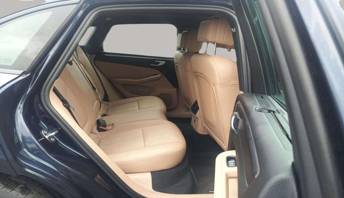 2021 Porsche Macan BASE, Petrol, Automatic, 34,430 km, Right Side Rear Door Cabin