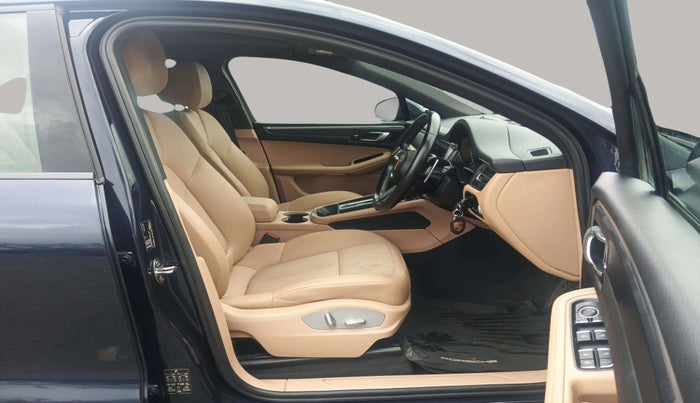 2021 Porsche Macan BASE, Petrol, Automatic, 34,430 km, Right Side Front Door Cabin