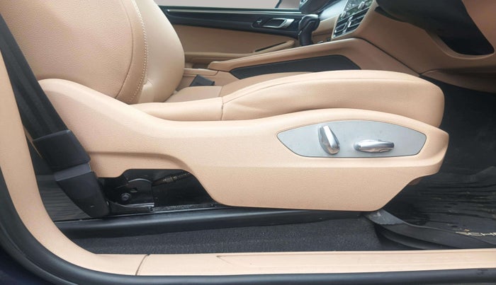 2021 Porsche Macan BASE, Petrol, Automatic, 34,430 km, Driver Side Adjustment Panel