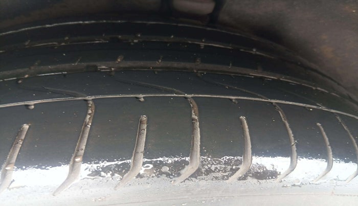 2021 Porsche Macan BASE, Petrol, Automatic, 34,430 km, Left Front Tyre Tread
