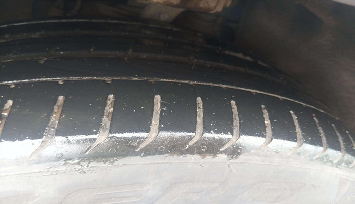 2021 Porsche Macan BASE, Petrol, Automatic, 34,430 km, Right Rear Tyre Tread