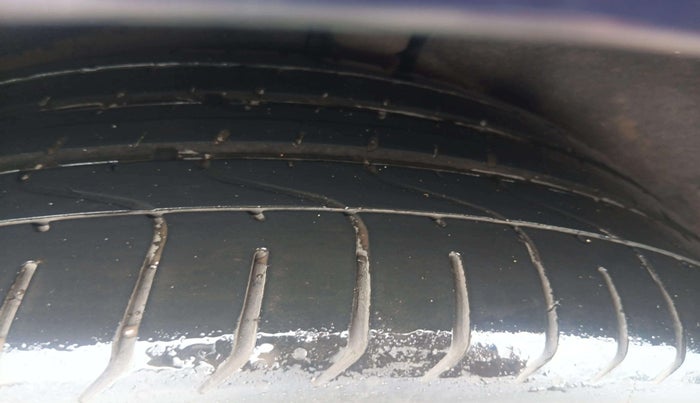 2021 Porsche Macan BASE, Petrol, Automatic, 34,430 km, Left Rear Tyre Tread