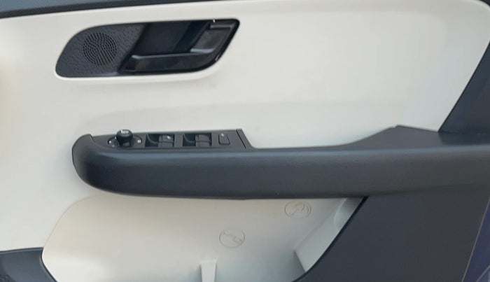 2024 Tata ALTROZ XM PLUS DIESEL, Diesel, Manual, 30,663 km, Driver Side Door Panels Control
