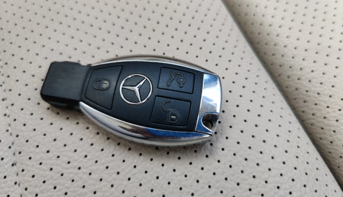 2017 Mercedes Benz C Class 220d, Diesel, Automatic, 25,437 km, Key Close Up