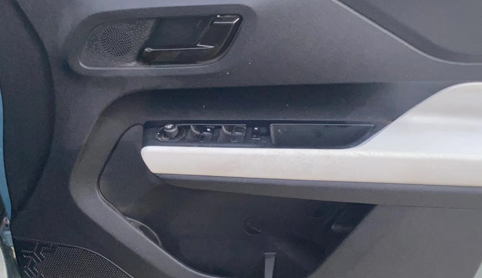 2022 Tata PUNCH ACCOMPLISHED MT, Petrol, Manual, 49,843 km, Driver Side Door Panels Control