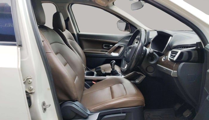 2019 Tata Harrier XZ PLUS 2.0L, Diesel, Manual, 95,226 km, Right Side Front Door Cabin