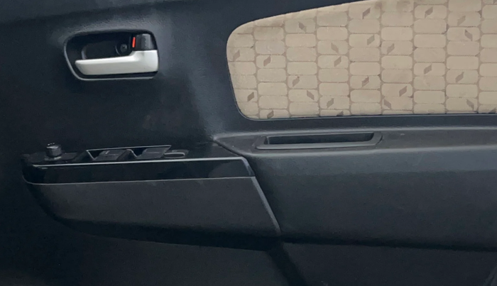 2018 Maruti Wagon R 1.0 VXI AMT, Petrol, Automatic, 30,520 km, Driver Side Door Panels Control
