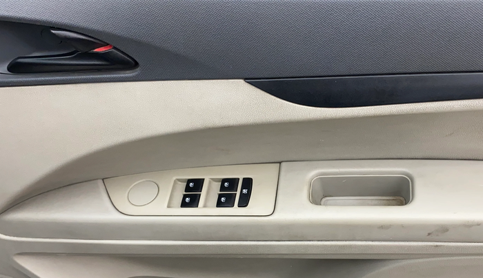 2018 Mahindra MARAZZO M2 7STR, Diesel, Manual, 84,207 km, Driver Side Door Panels Control