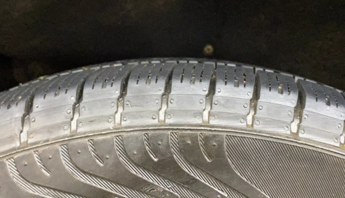 2018 Mahindra MARAZZO M2 7STR, Diesel, Manual, 84,207 km, Right Rear Tyre Tread